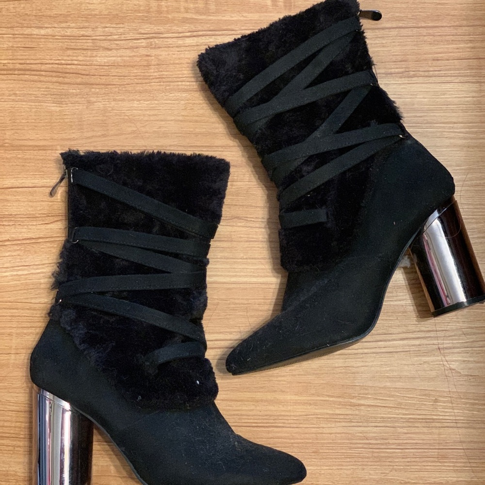 Black Boot heels with fur